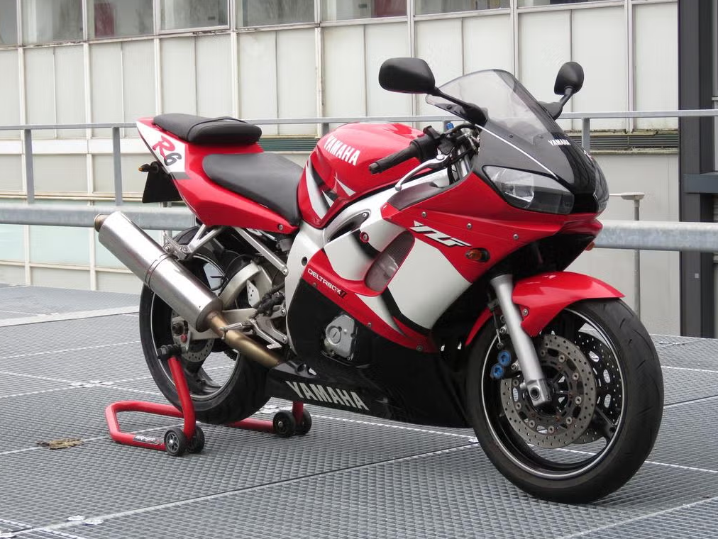 Yamaha R6 | 2002 image 1